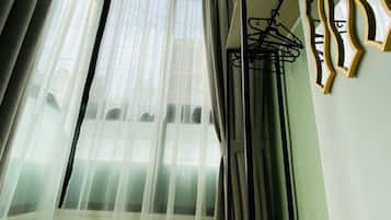 Comfort Single Room, City View | Living area | 32-inch flat-screen TV with satellite channels, TV, books