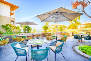 4 restaurantes; se sirven desayunos