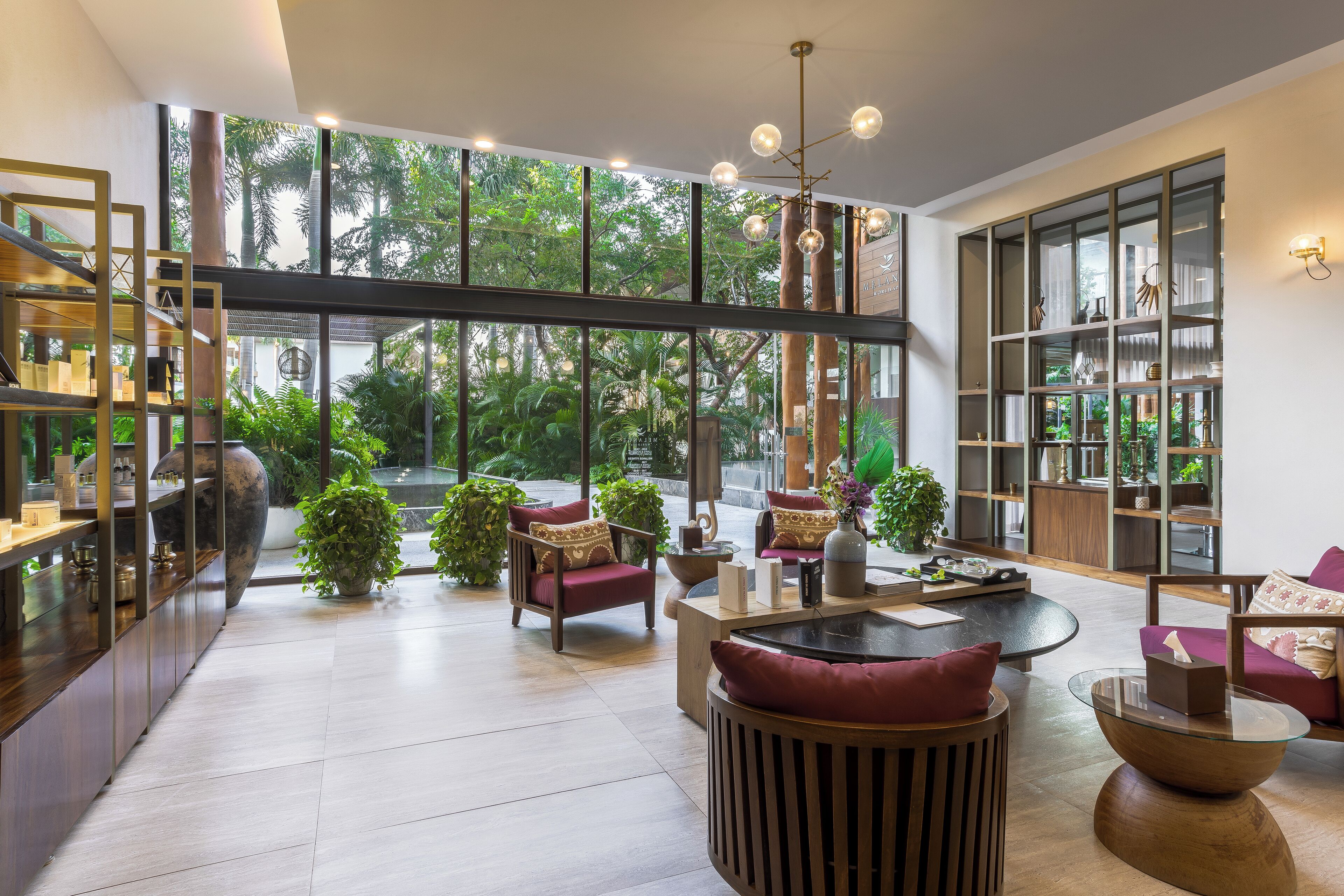 ホットタブ、トルコ風呂 / ハマム、ボディ トリートメント、ハイドロセラピー、アロマテラピー、ディープティシュー マッサージ