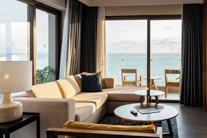 Minibar, coffre-fort, bureau