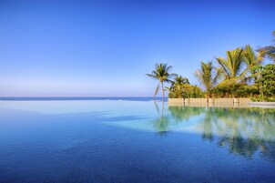 En la playa, surf, kayak