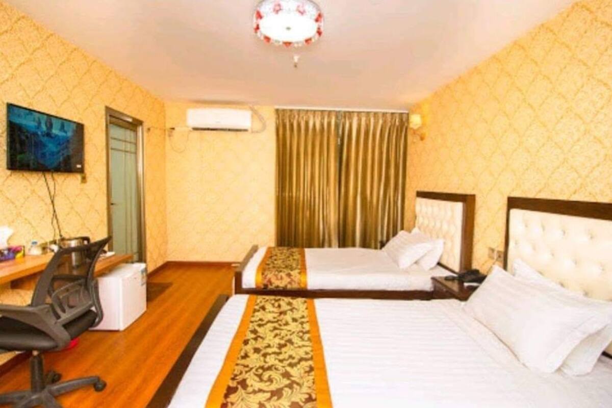 Classic Twin Room, Multiple Beds, Non Smoking, City View | Street view