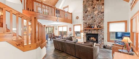 Smart TV, chimenea, reproductor de DVD