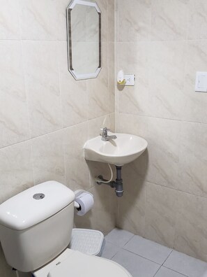 Shower, rainfall showerhead, hair dryer, towels