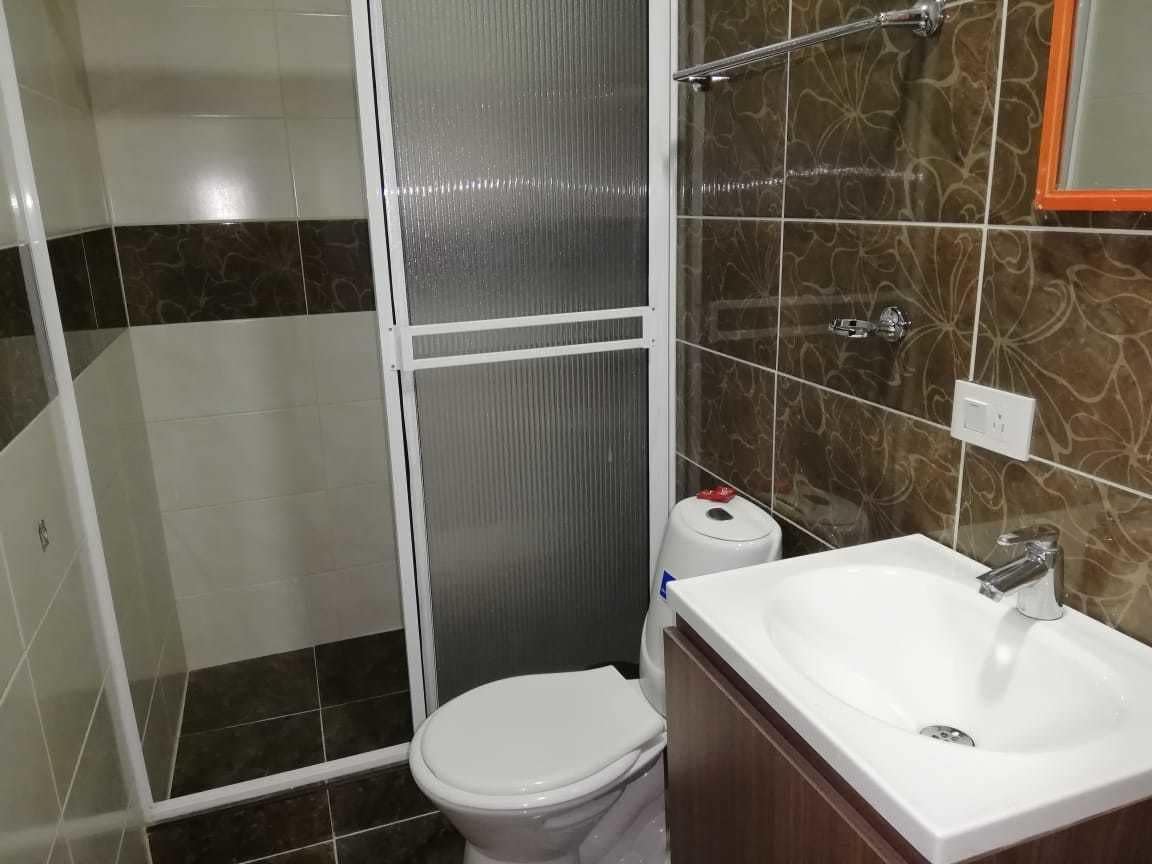 Basic Double Room, 1 Bedroom, Non Smoking | Bathroom | Shower, rainfall showerhead, designer toiletries, hair dryer