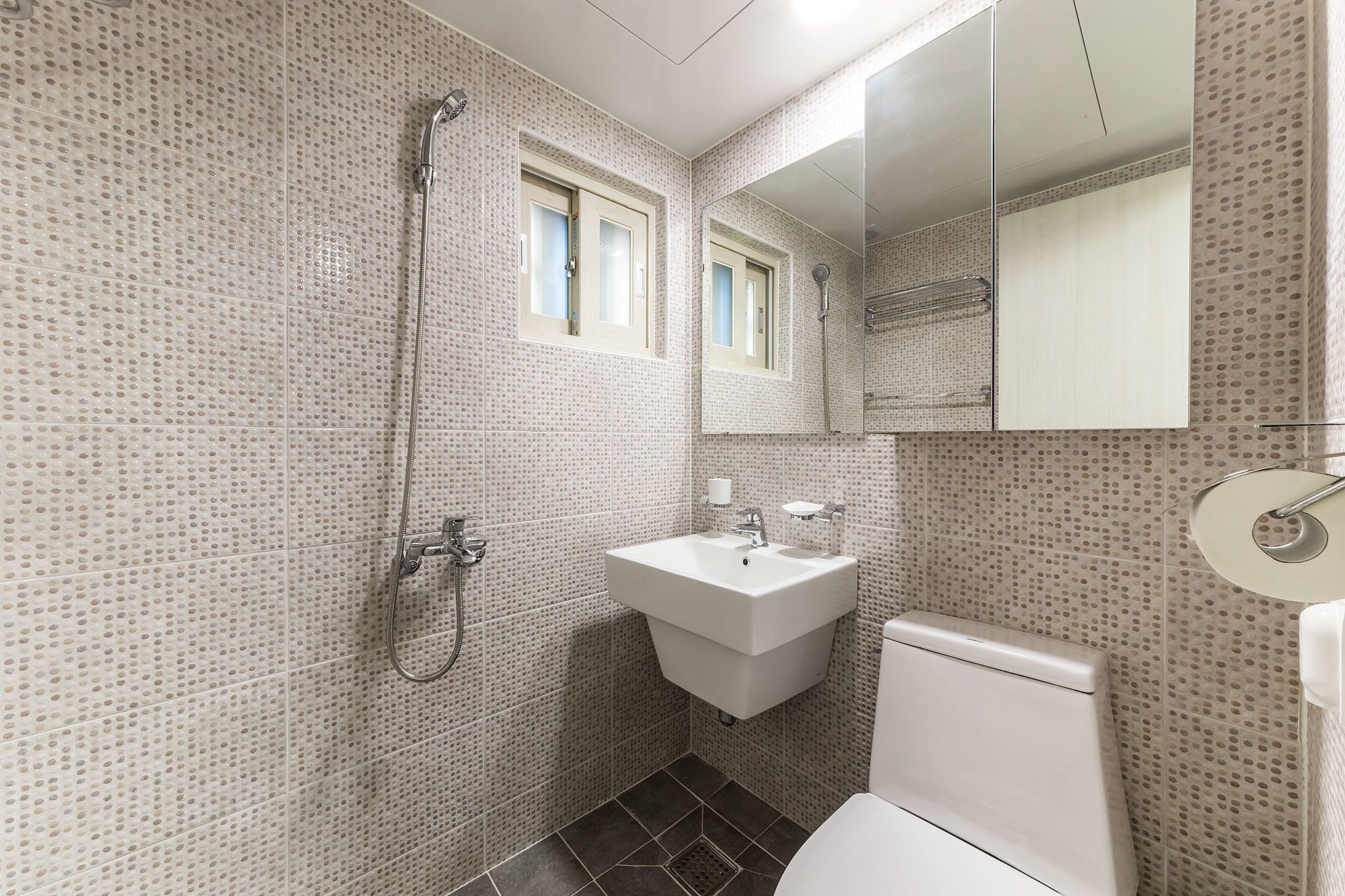 standard double room | bathroom | shower, free toiletries, hair dryer, bathrobes