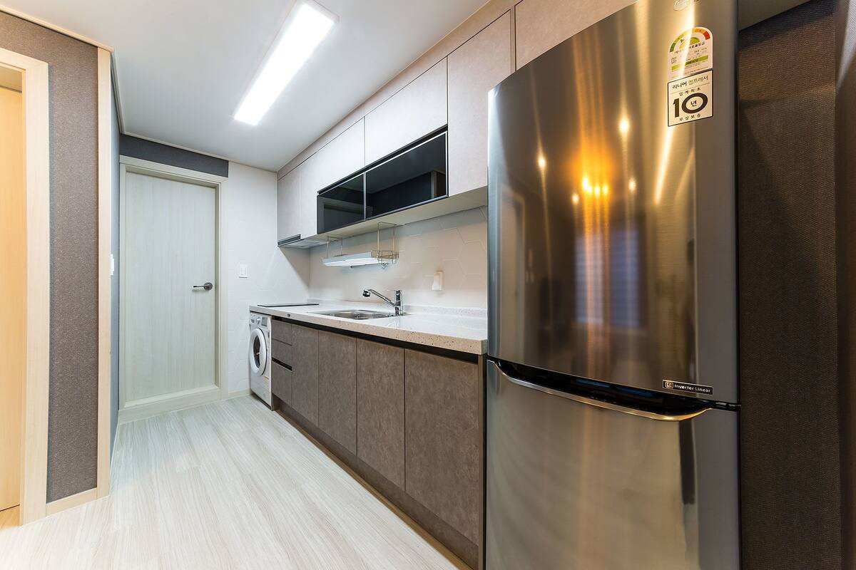 suite, 1 bedroom | private kitchen | fridge, microwave, stovetop