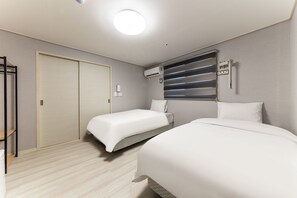 Down duvets, soundproofing, free WiFi, bed sheets - It's W (Suwon)
