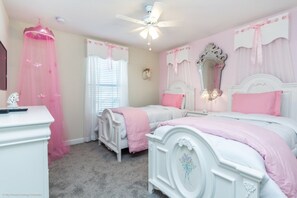4 bedrooms, iron/ironing board, Internet, bed sheets