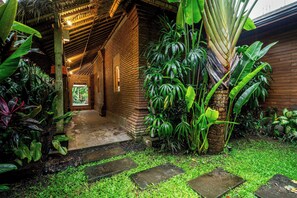 Property grounds - Charming Tropical Villa for Couple and Honeymooner (Gianyar)