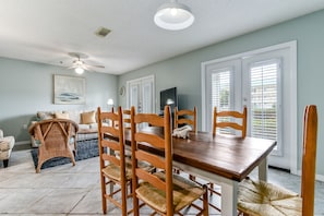 Dining - Grand Caribbean East 111 * July Early Booking Discounts (Destin)