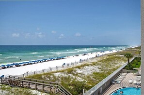 On the beach - Special rates to book your Valentine a beach getaway! (Fort Walton Beach)