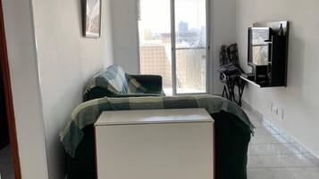 TV, mesa de pingue-pongue