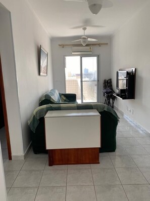 TV, mesa de pingue-pongue