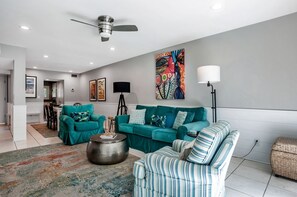 Een smart-tv en een dvd-speler