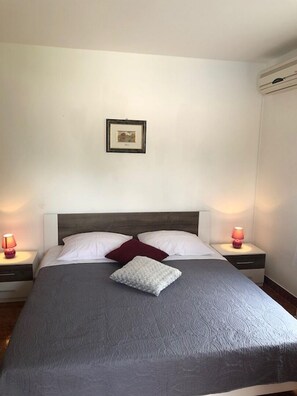 3 bedrooms, free WiFi, bed sheets - Laviki 3 Bedroom App on the  Pool for 4-6 people (Banjole)