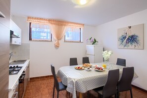 Dining - Laviki 3 Bedroom App on the  Pool for 4-6 people (Banjole)