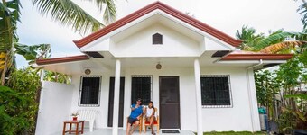 Casa Luna Deluxe Cottage, General luna, minutes from Cloud 9, Restaurants, ect.