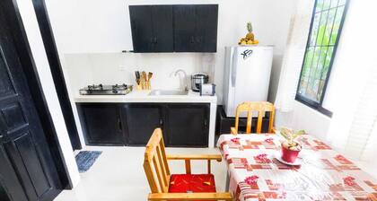 Casa Luna Deluxe Cottage, General luna, minutes from Cloud 9, Restaurants, ect.