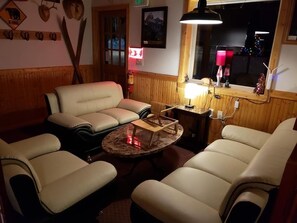 Serves lunch and dinner - Lava Mountain Lodge (Dubois)