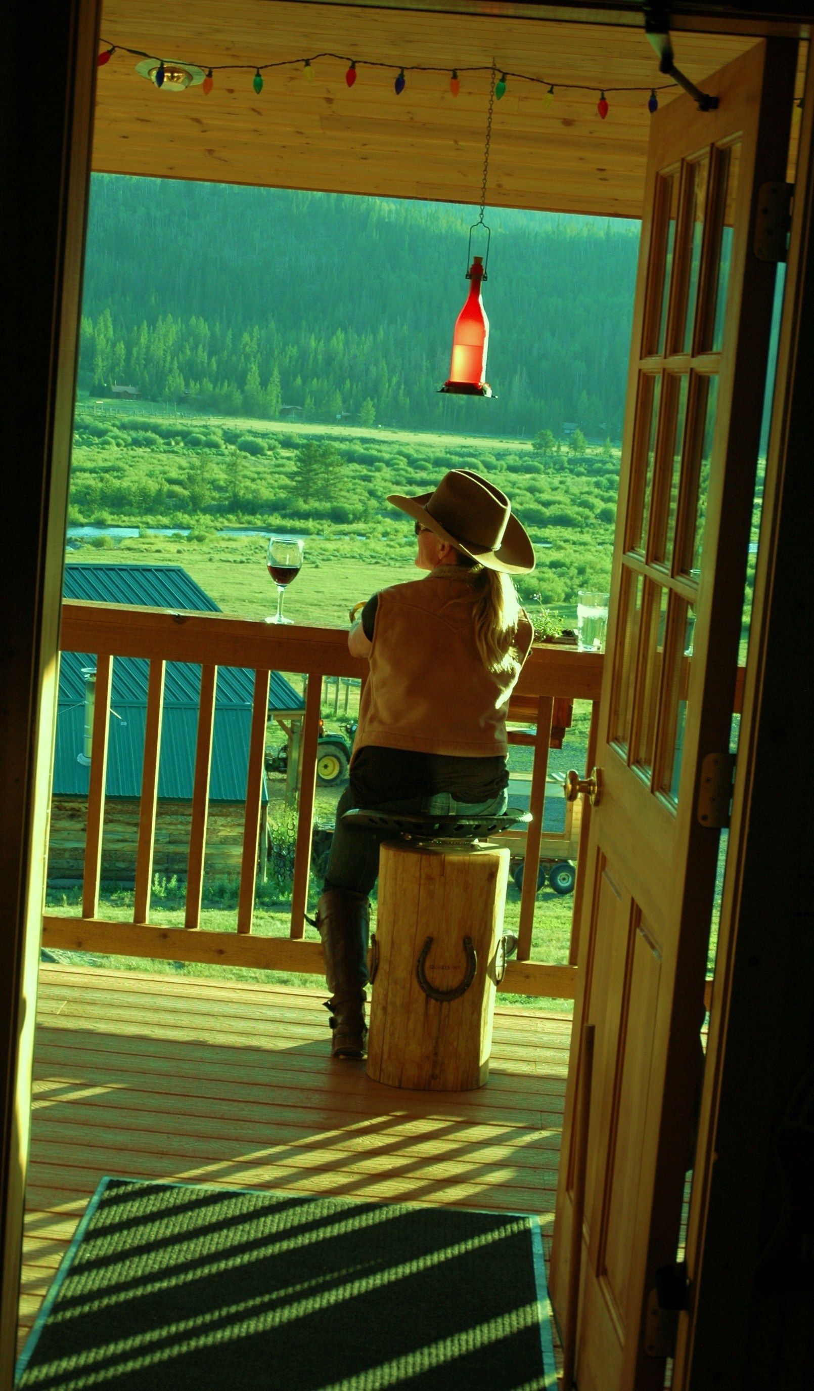 Lunch and dinner served, American cuisine