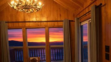 Cortinas blackout, wifi gratis y ropa de cama