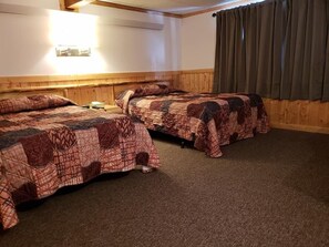 Standard Double Room, 2 Double Beds | Blackout drapes, free WiFi, bed sheets - Lava Mountain Lodge (Dubois)