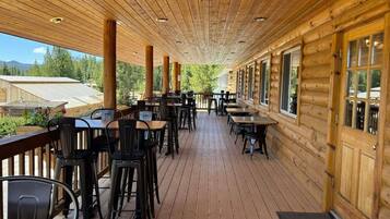 Lunsj og middag serveres, amerikanske retter