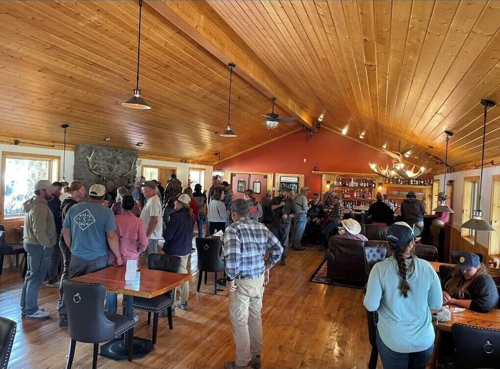 Lunch and dinner served, American cuisine