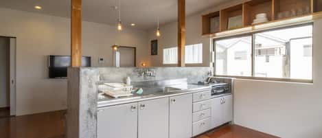 Fridge, microwave, oven, stovetop