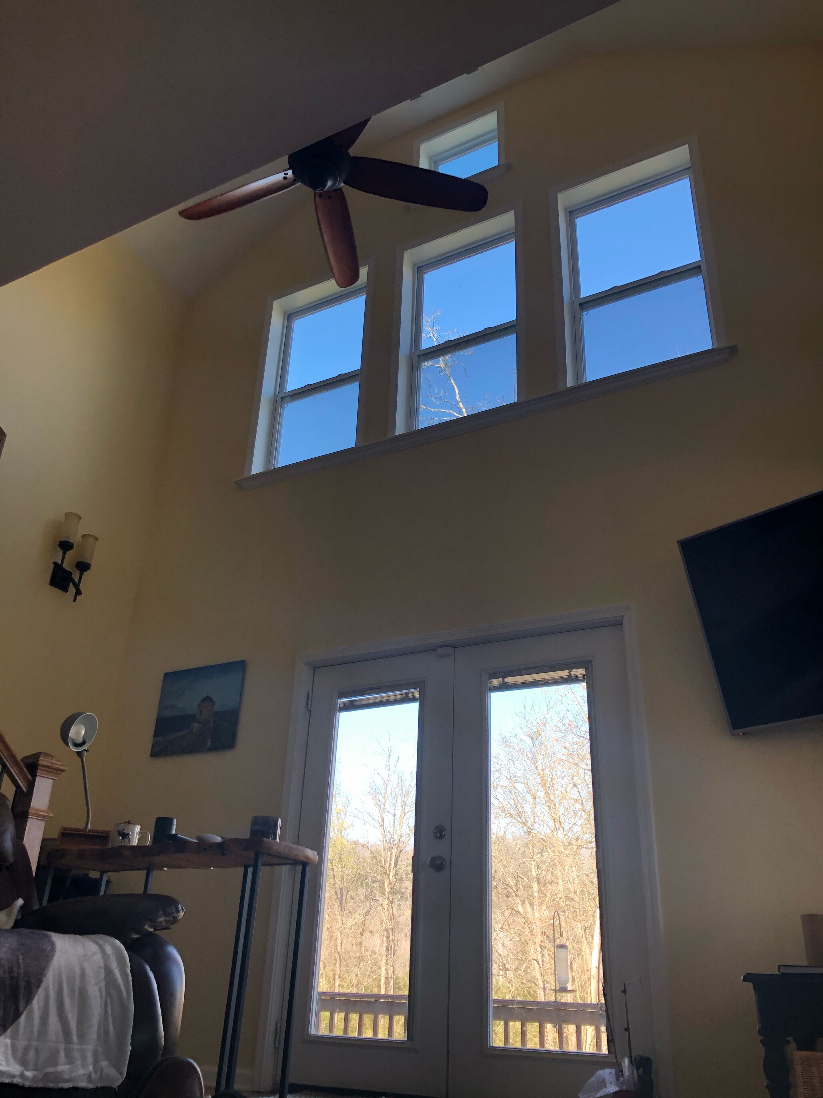 Soaring ceilings and a 65inch flatscreen tv in the living room 