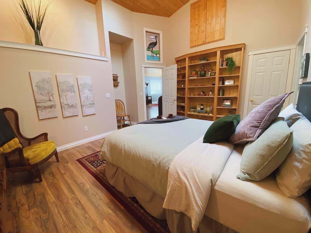 3 bedrooms, iron/ironing board, travel crib, WiFi