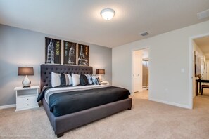 5 bedrooms, iron/ironing board, Internet, bed sheets