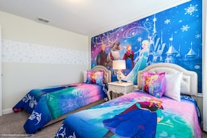 5 bedrooms, iron/ironing board, internet, bed sheets