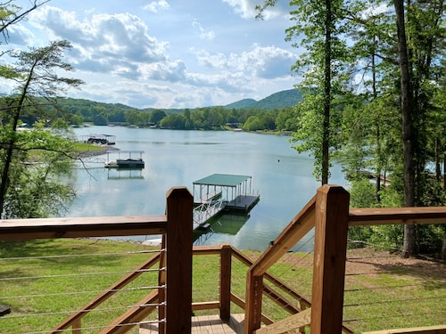 LAKEFRONT 4/3.5, Private Dock, Pool Table, Lakeside Firepit, Kayaks, Paddleboat