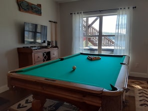 Games room - LAKEFRONT 4/3.5, Private Dock, Pool Table, Lakeside Firepit, Kayaks, Paddleboat (Young Harris)