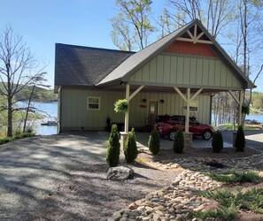 Exterior - LAKEFRONT 4/3.5, Private Dock, Pool Table, Lakeside Firepit, Kayaks, Paddleboat (Young Harris)