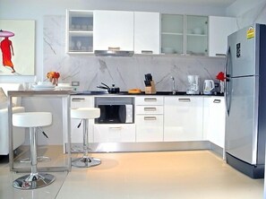 Fridge, microwave, stovetop, electric kettle