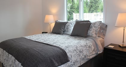 Corner Midtown Apartment