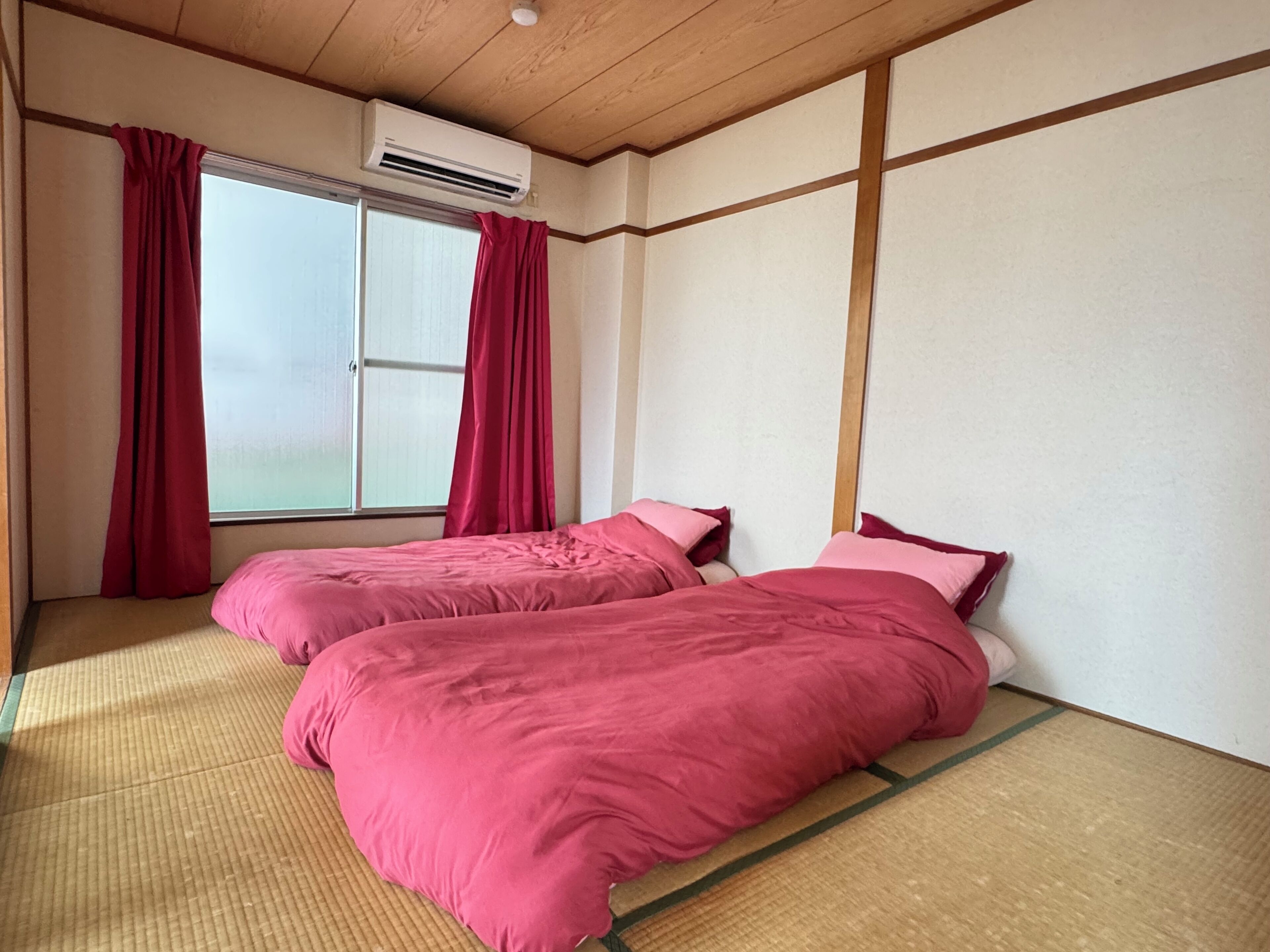 N ° 5 CONDOMINIUM - Second Floor Corner Apartment; 2 BedRoom