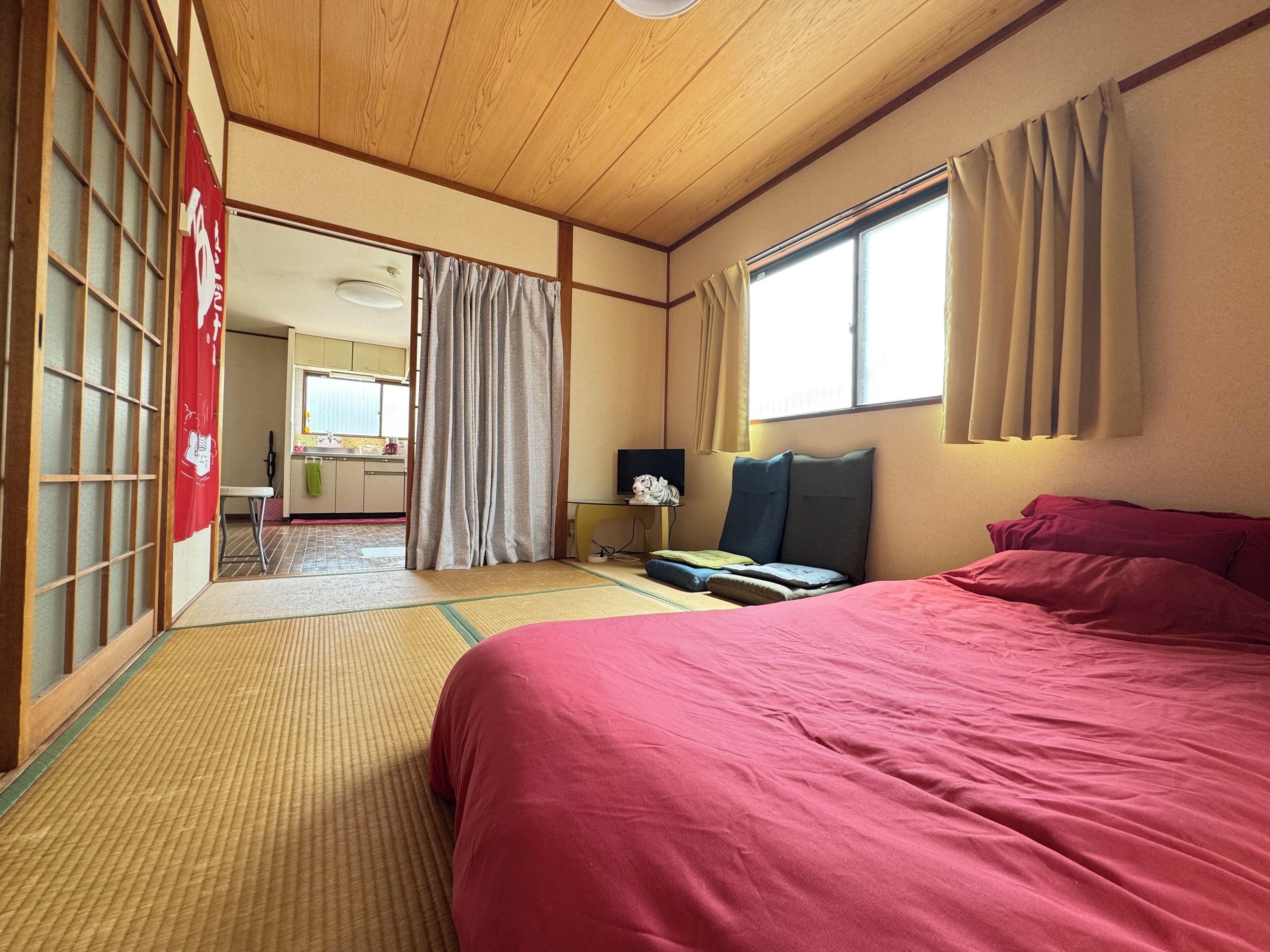 N ° 5 CONDOMINIUM - Second Floor Corner Apartment; 2 BedRoom