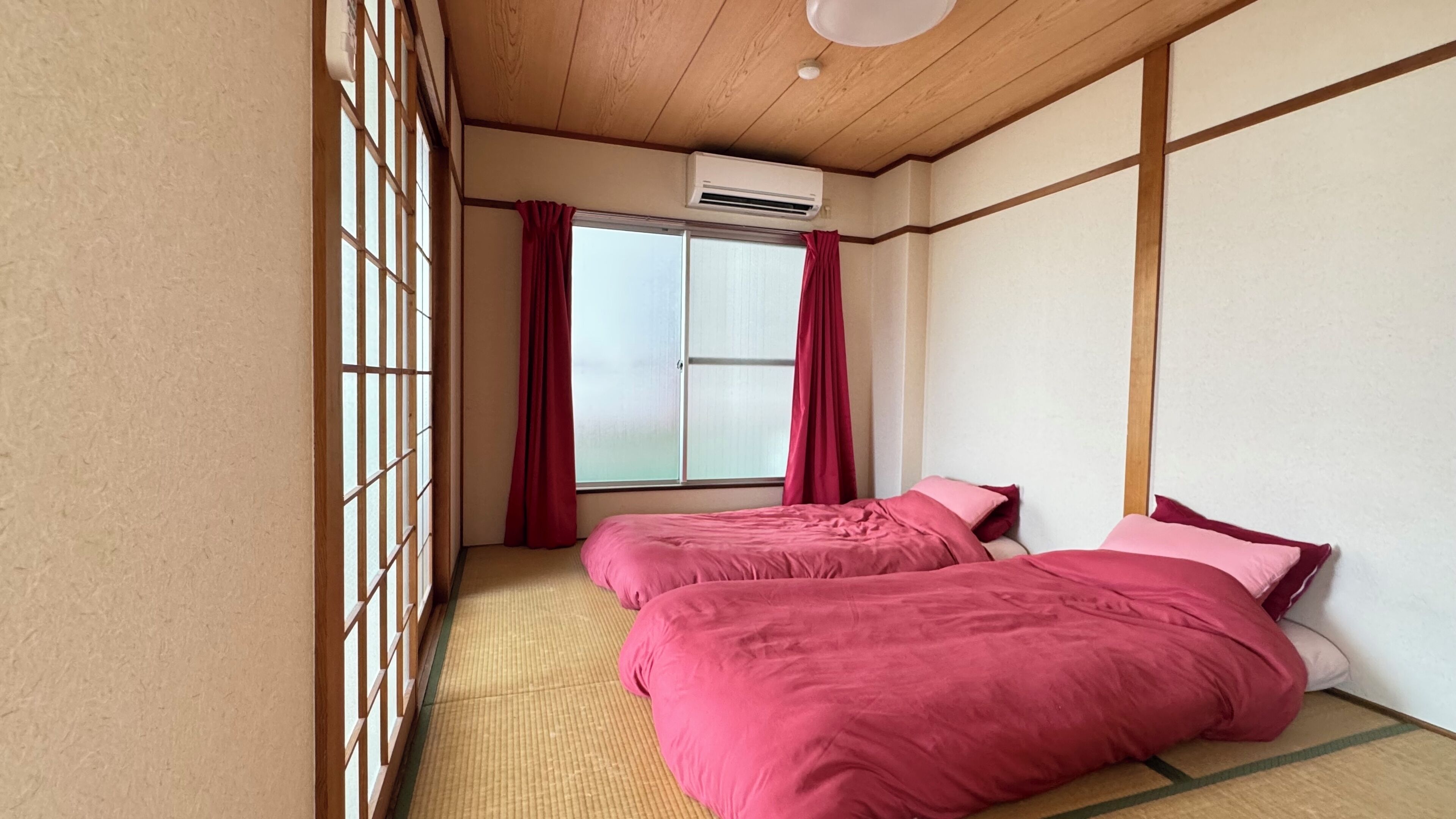 N ° 5 CONDOMINIUM - Second Floor Corner Apartment; 2 BedRoom