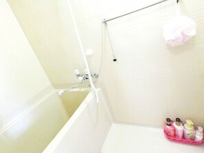Combined shower/bathtub, hair dryer, bidet, towels - N ° 5  CONDOMINIUM - Second Floor Corner Apartment; 2 BedRoom Japanese Style (Osaka-shi)