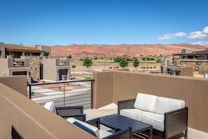 Property grounds - 4BR on the 18th Green - Desert & Mountain Views (St. George)