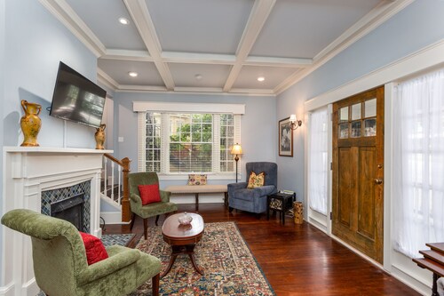 4BR historiallinen koti lähellä keskustaa