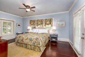 4 bedrooms, desk, iron/ironing board, travel crib - Luxurious, Historic 4BR Home in Downtown Winston (Winston-Salem)