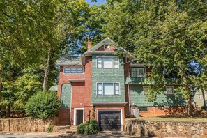 Exterior - Luxurious, Historic 4BR Home in Downtown Winston (Winston-Salem)