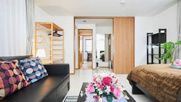 4 bedrooms, desk, soundproofing, iron/ironing board