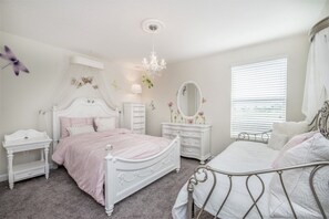 6 室のベッドルーム、アイロン / アイロン台、インターネット、ベッドシーツ