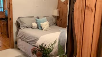 3 bedrooms, iron/ironing board, travel crib, WiFi